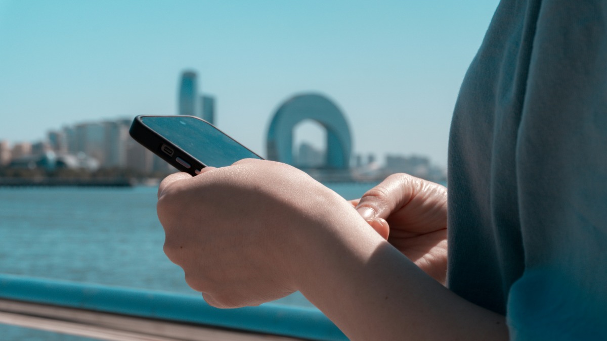 🧳 Travel eSIM Guide: Stay Connected Anywhere Without Roaming Stress